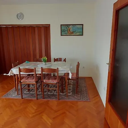 Nikolino Apartment *